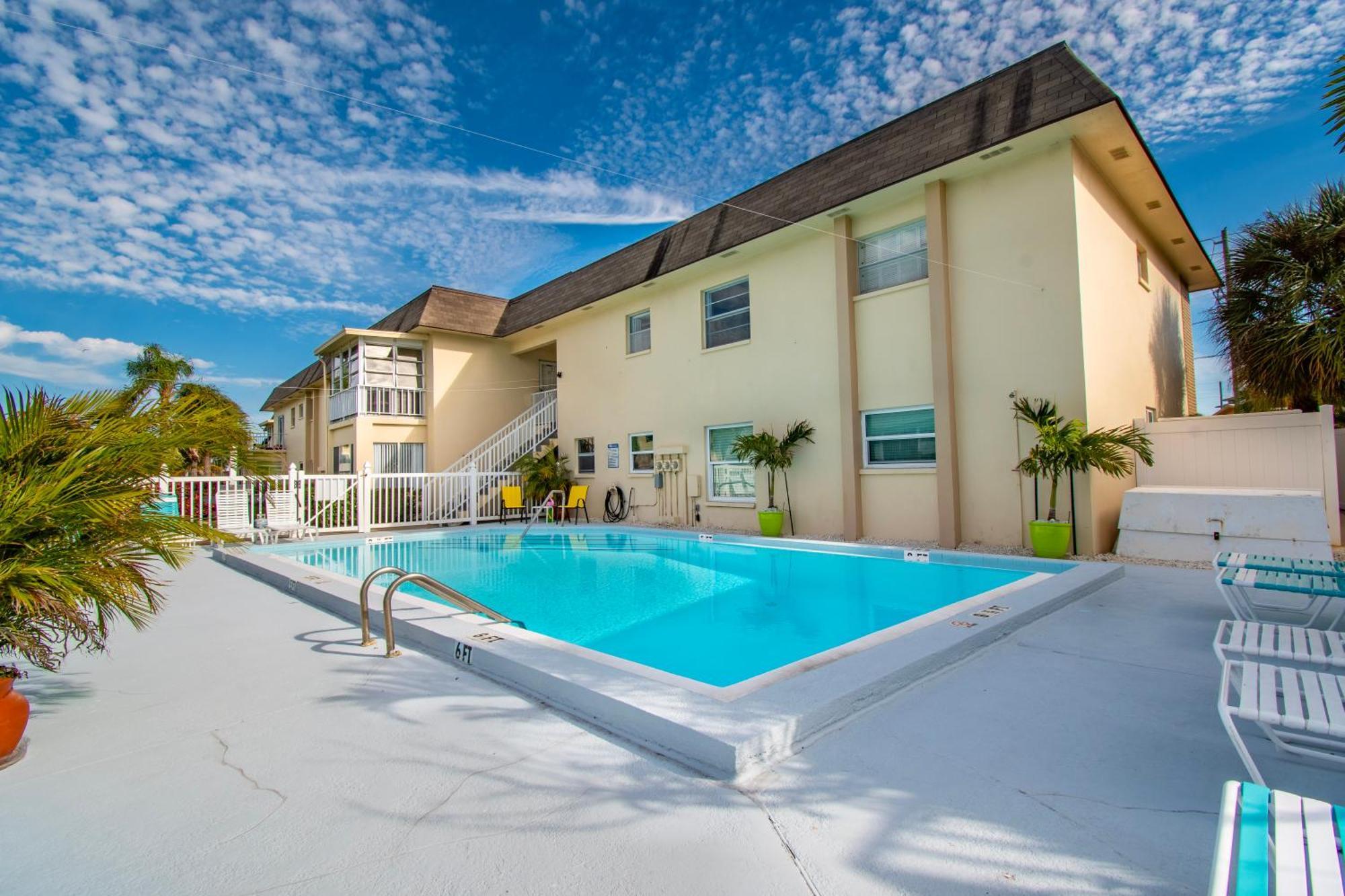 Funshine Pointe Capri Leilighet St. Pete Beach Eksteriør bilde