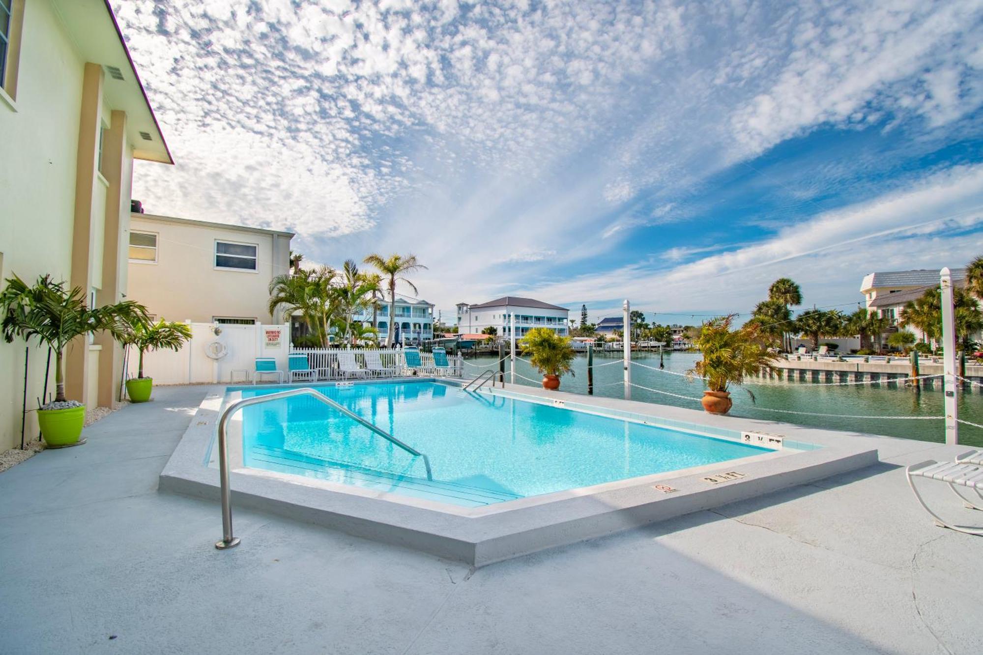 Funshine Pointe Capri Leilighet St. Pete Beach Eksteriør bilde
